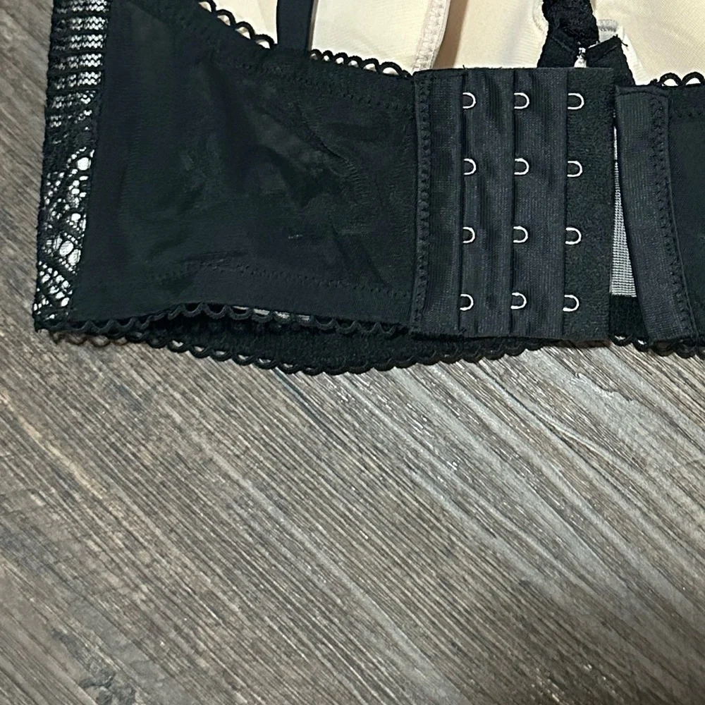 Victoria's Secret Bra - Picture 4 of 5